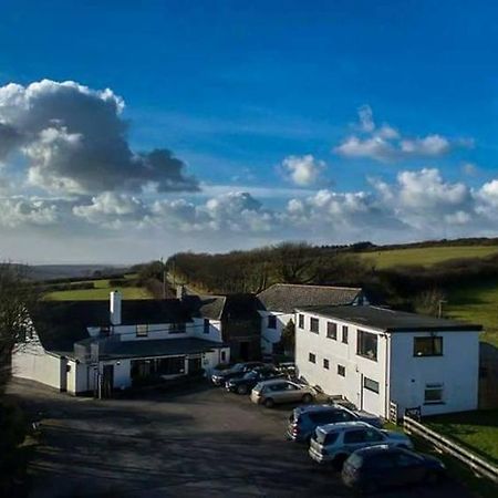 The West Country Inn Кловелли Экстерьер фото
