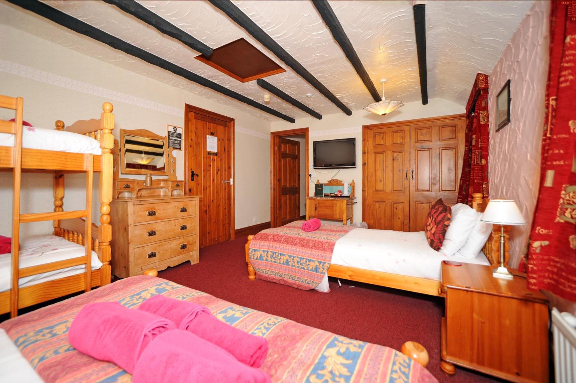 The West Country Inn Кловелли Экстерьер фото