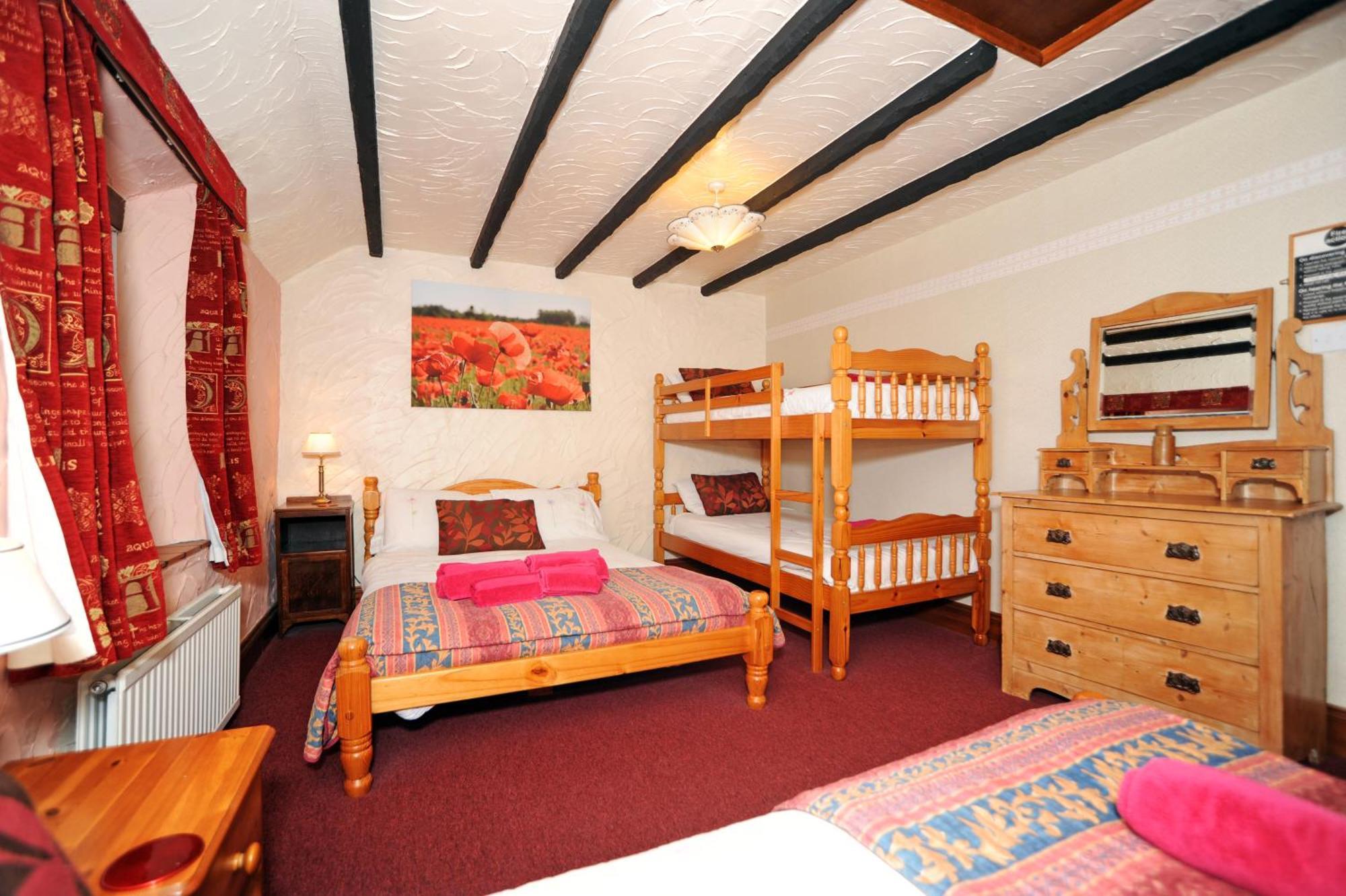 The West Country Inn Кловелли Экстерьер фото