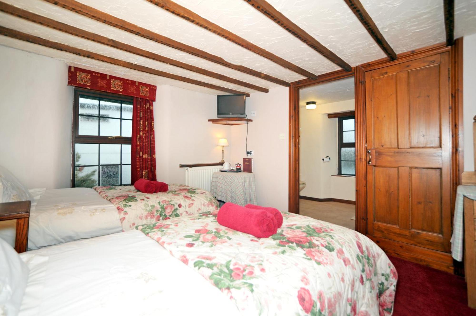 The West Country Inn Кловелли Экстерьер фото