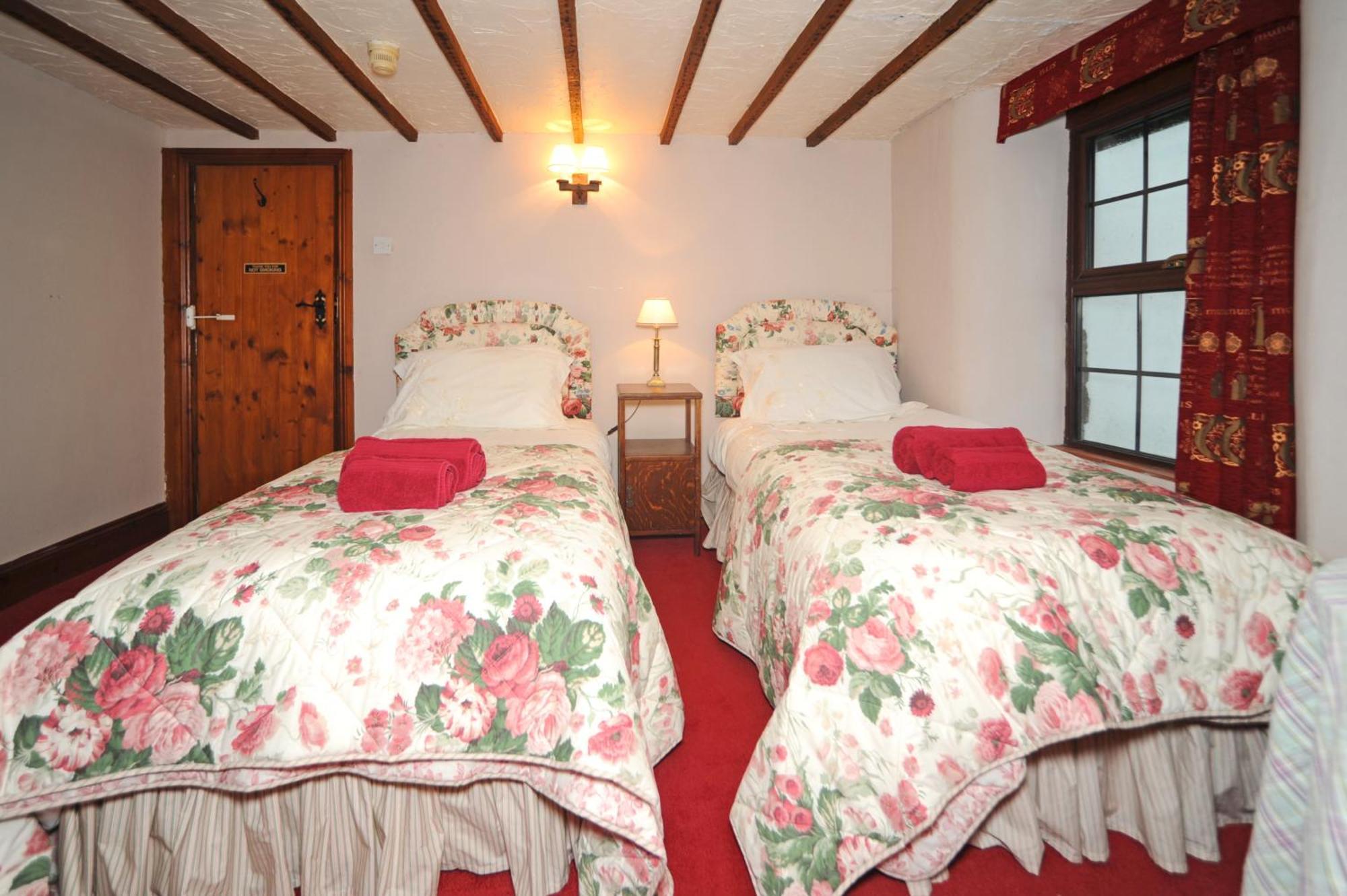 The West Country Inn Кловелли Экстерьер фото