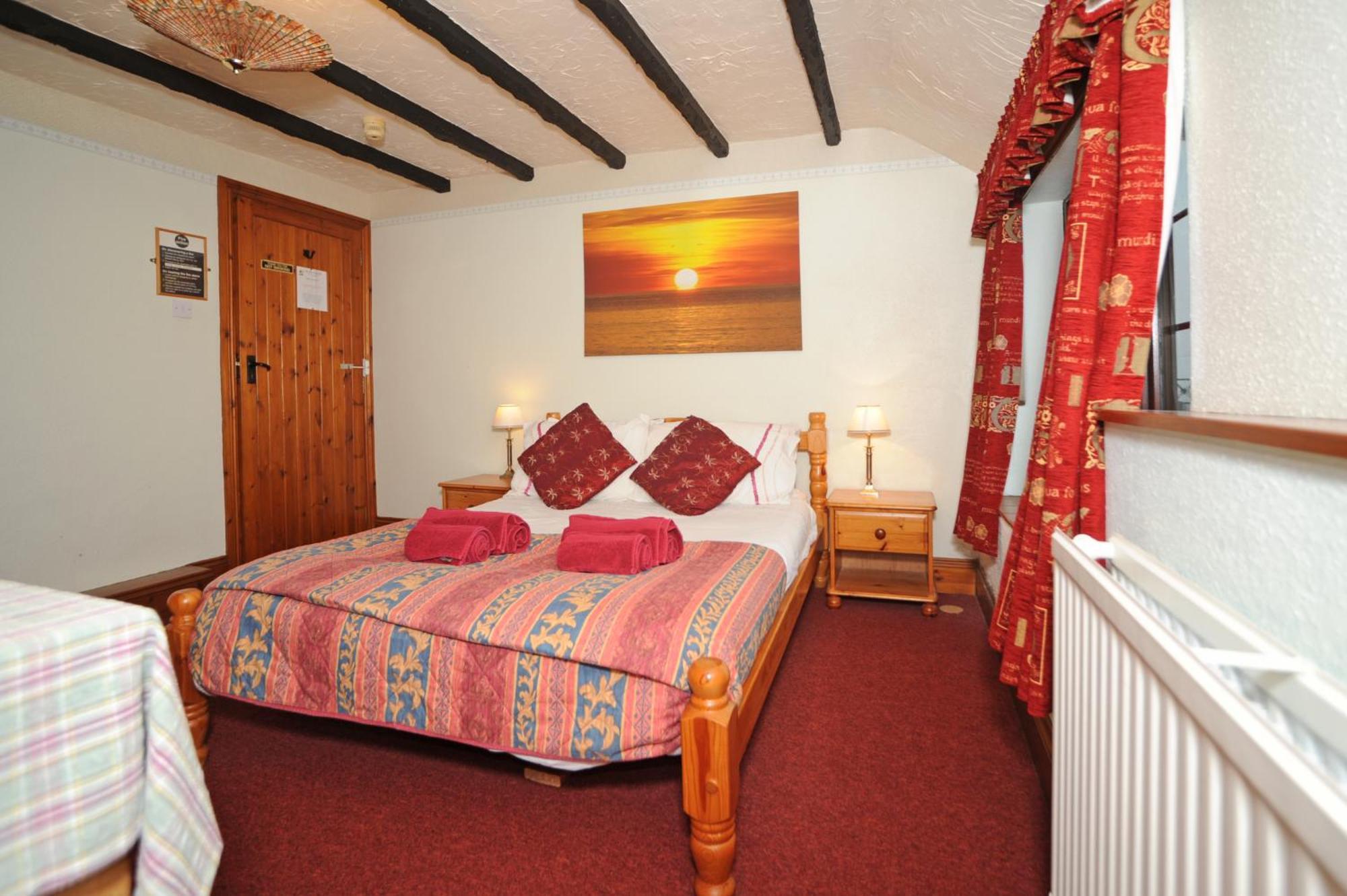 The West Country Inn Кловелли Экстерьер фото