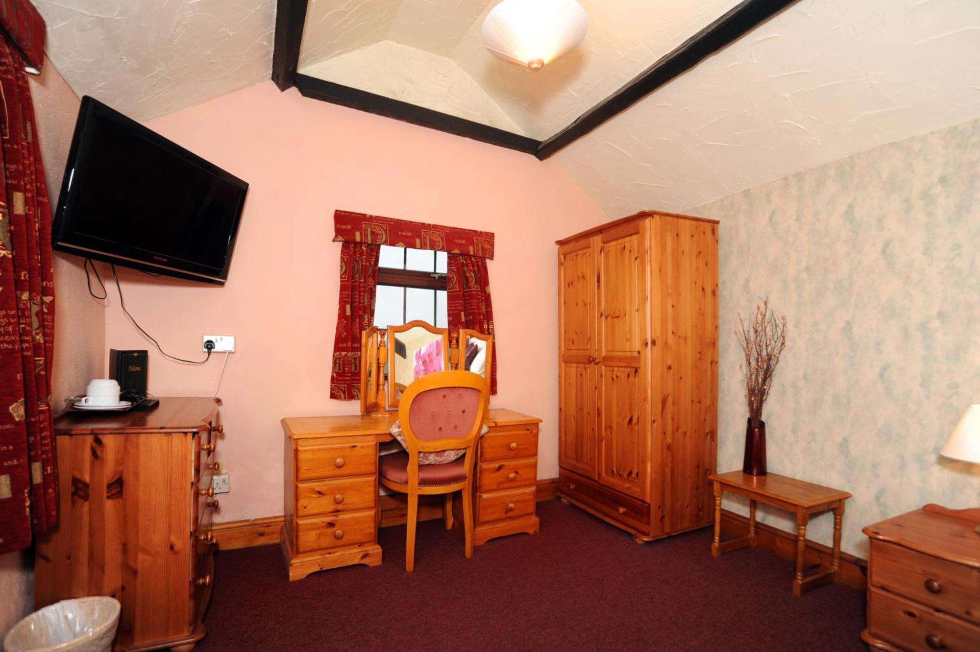 The West Country Inn Кловелли Экстерьер фото