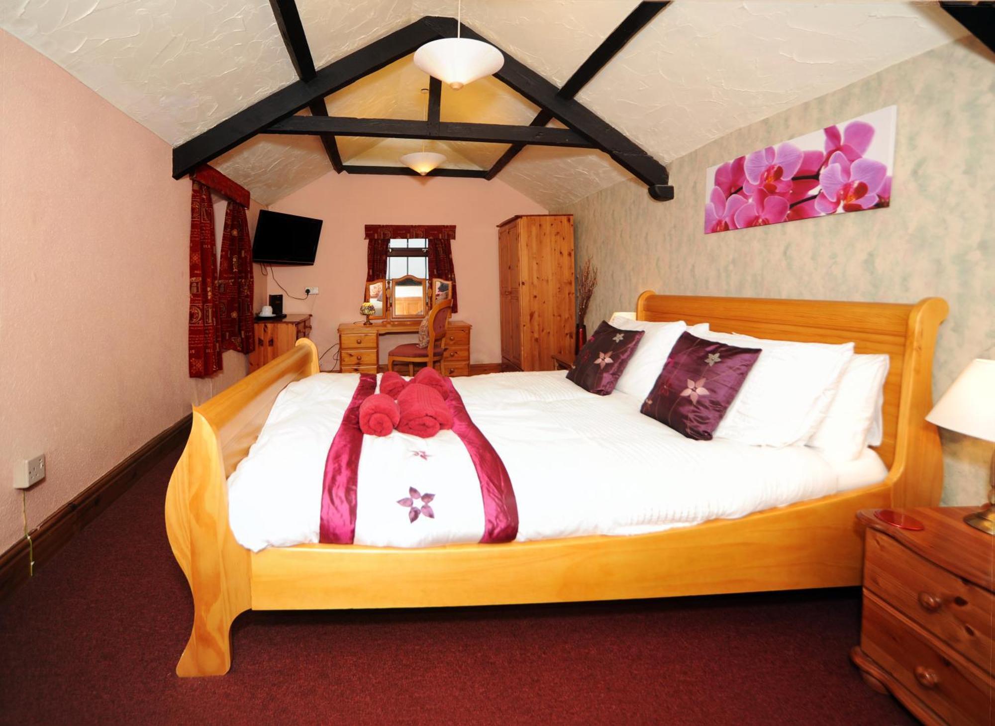 The West Country Inn Кловелли Экстерьер фото