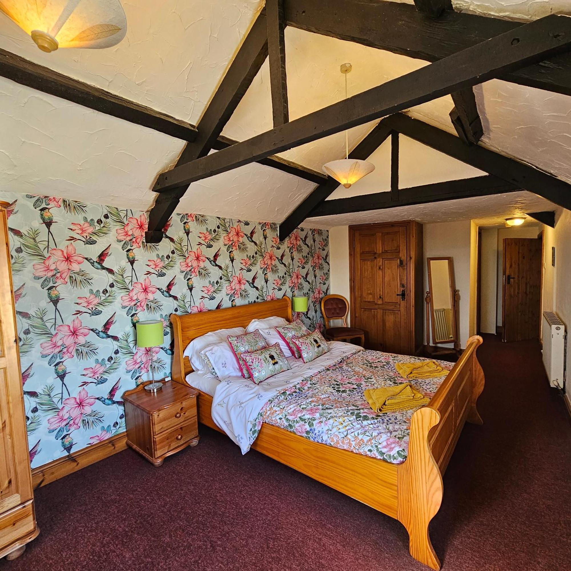The West Country Inn Кловелли Экстерьер фото
