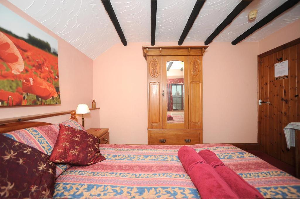The West Country Inn Кловелли Номер фото