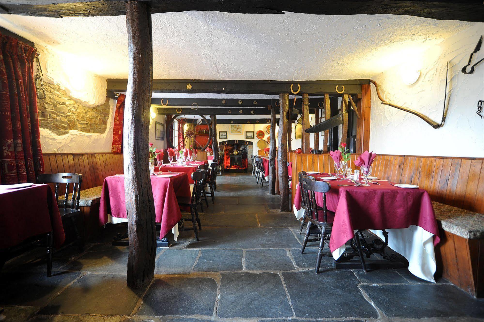 The West Country Inn Кловелли Экстерьер фото