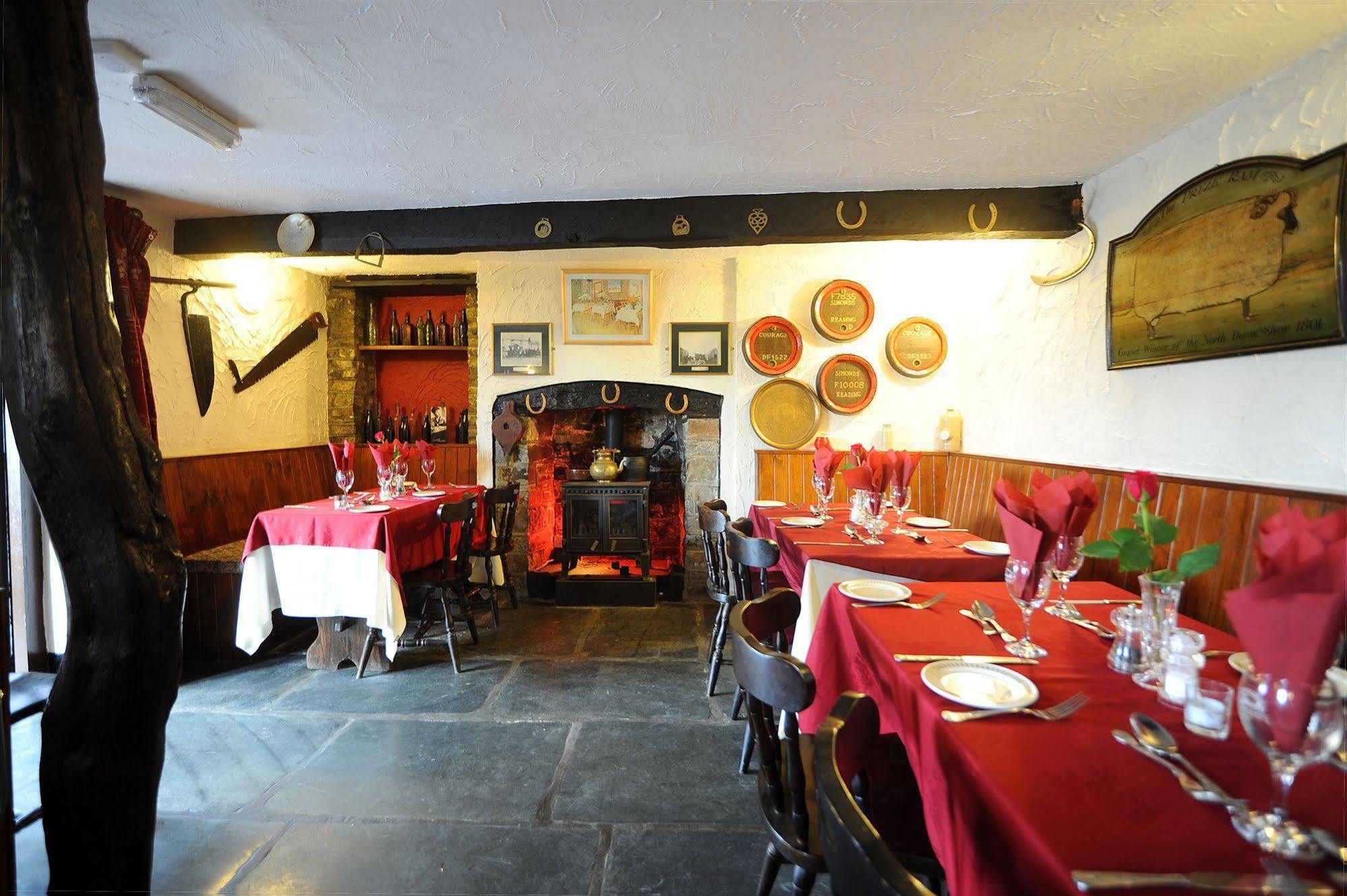 The West Country Inn Кловелли Экстерьер фото