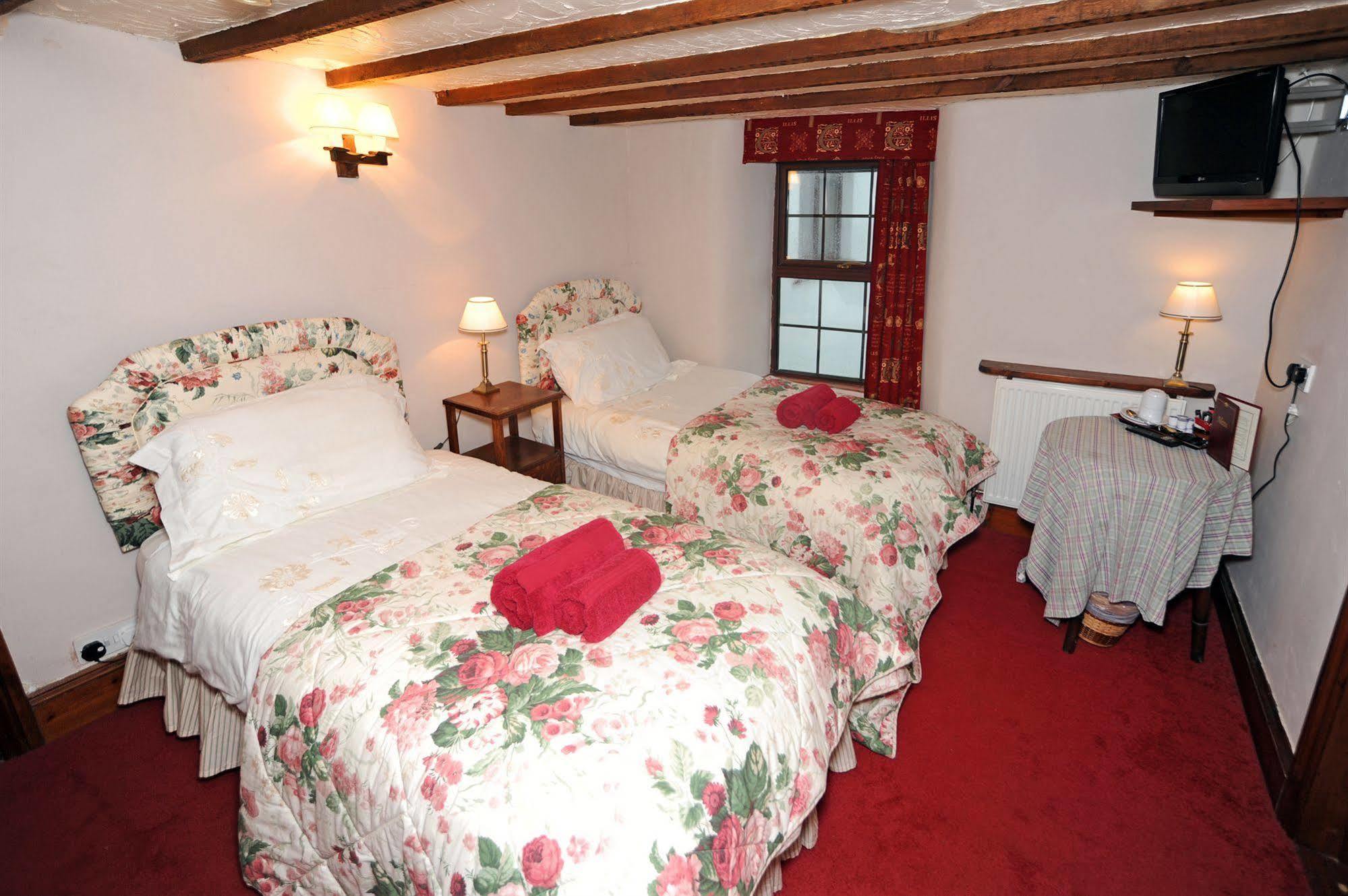 The West Country Inn Кловелли Экстерьер фото