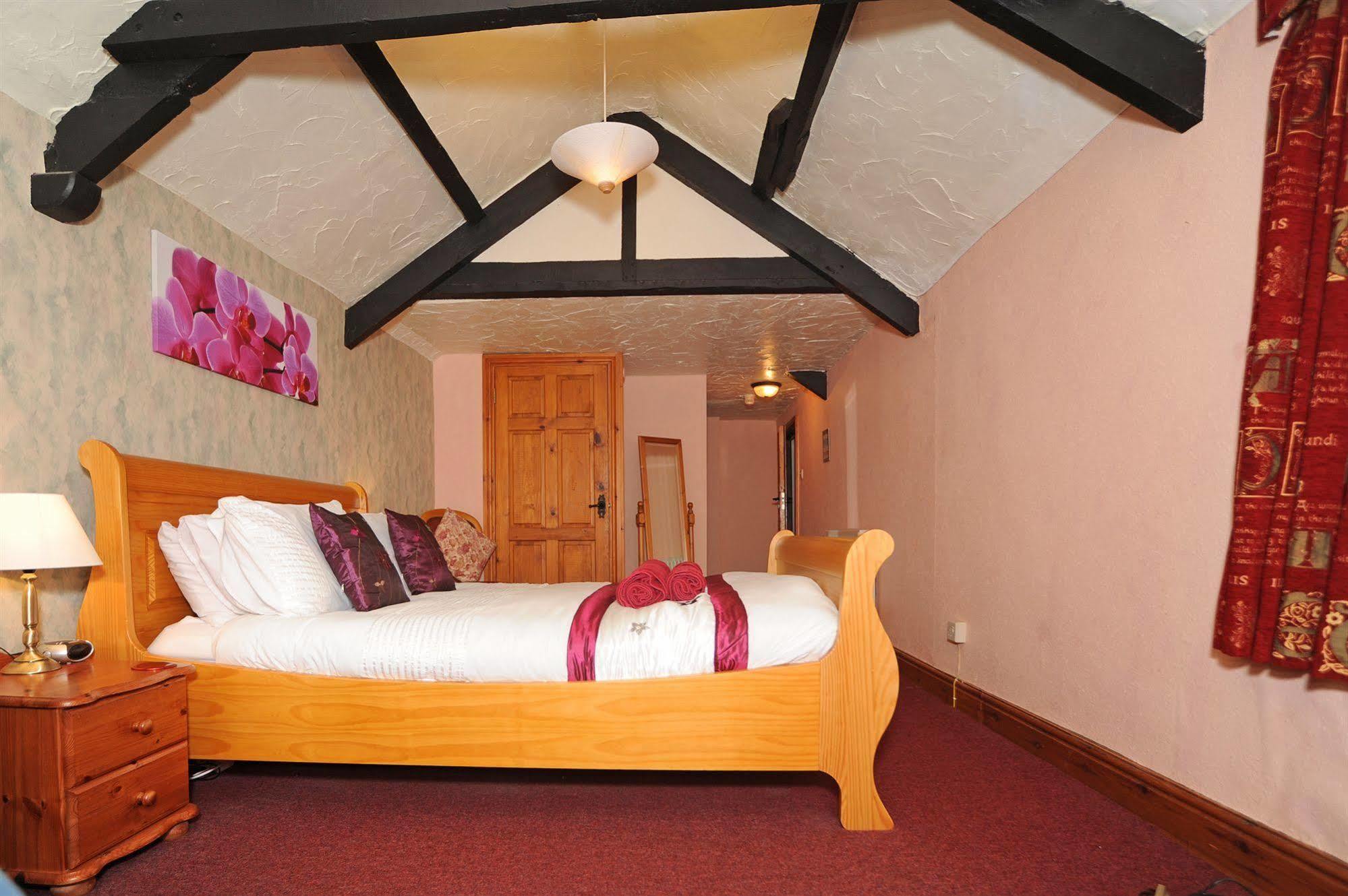 The West Country Inn Кловелли Экстерьер фото