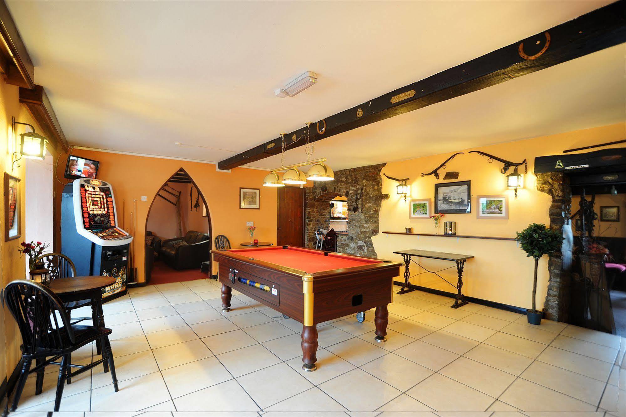 The West Country Inn Кловелли Экстерьер фото